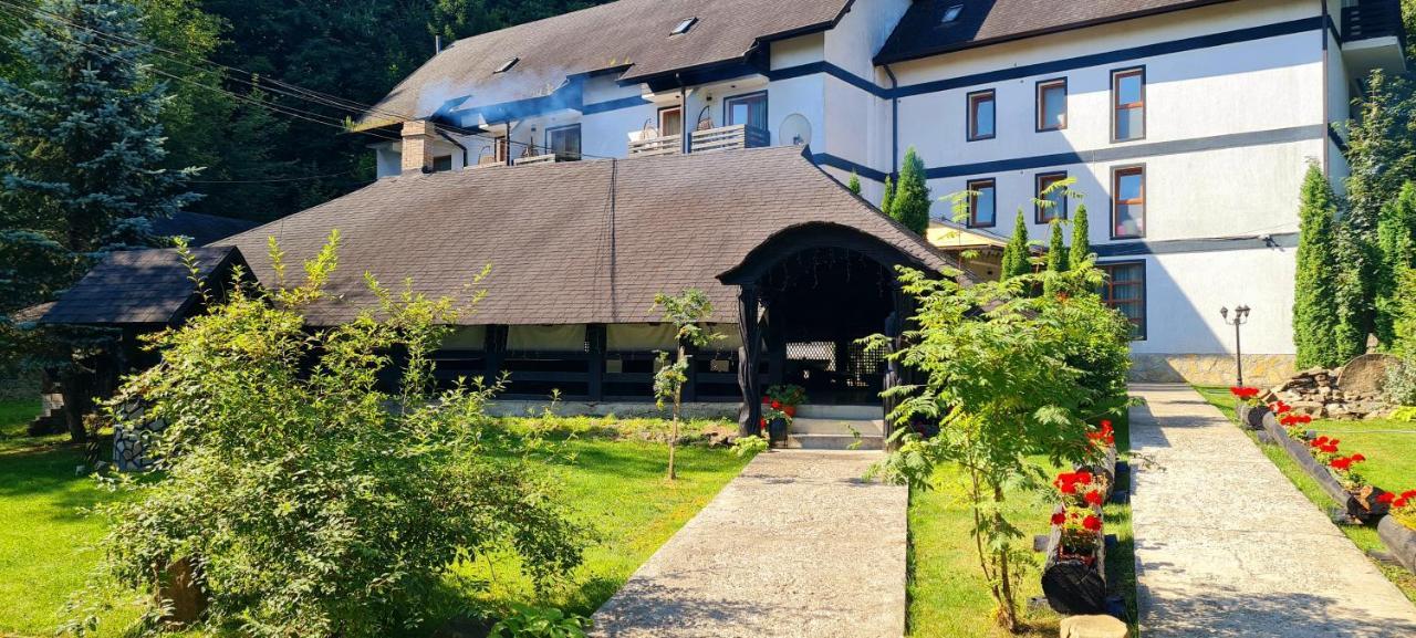 Casa Octavian Hotel Сучевица Екстериор снимка