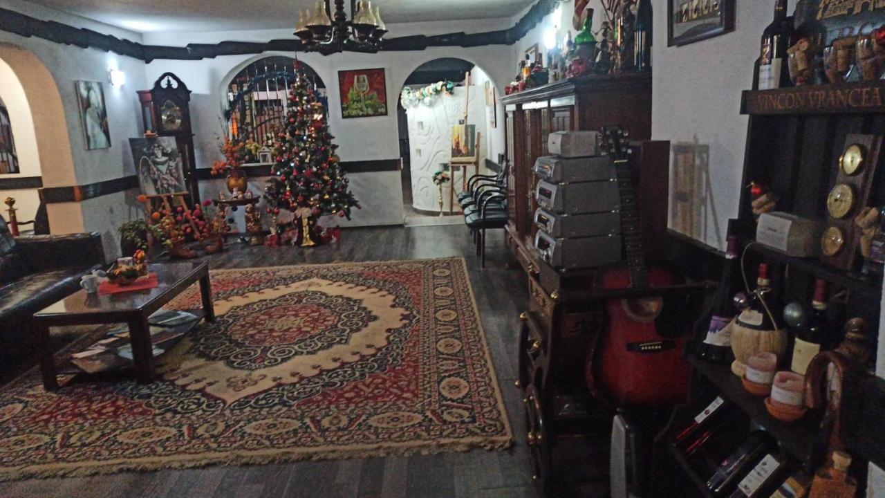 Casa Octavian Hotel Сучевица Екстериор снимка