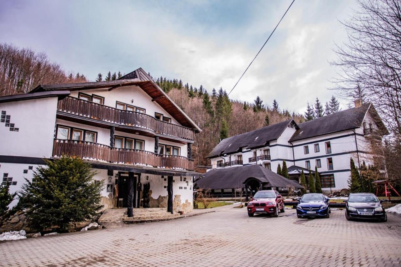 Casa Octavian Hotel Сучевица Екстериор снимка