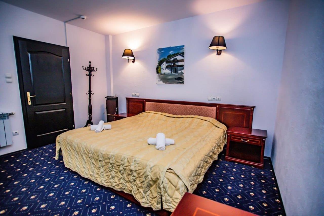Casa Octavian Hotel Сучевица Екстериор снимка