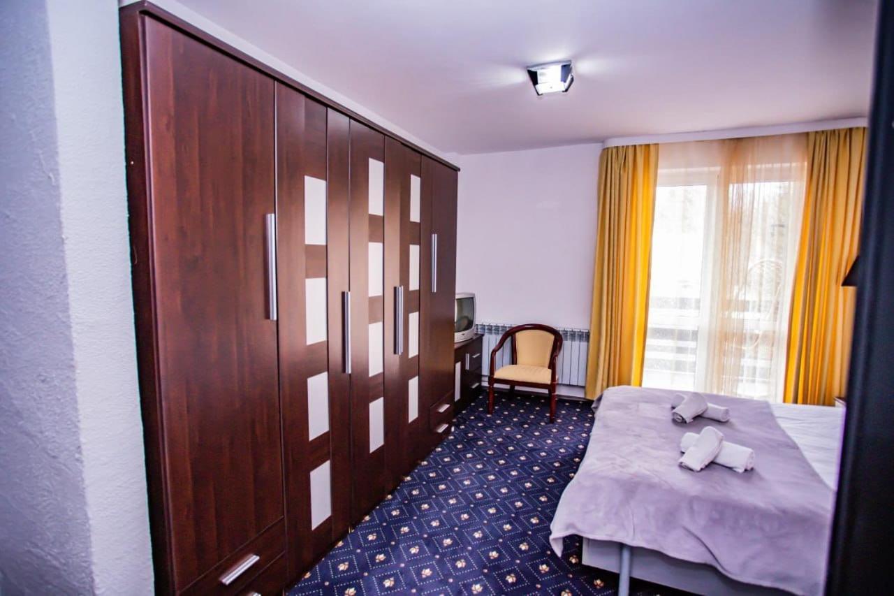 Casa Octavian Hotel Сучевица Екстериор снимка