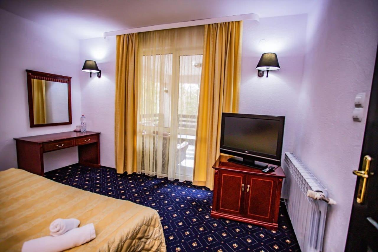 Casa Octavian Hotel Сучевица Екстериор снимка