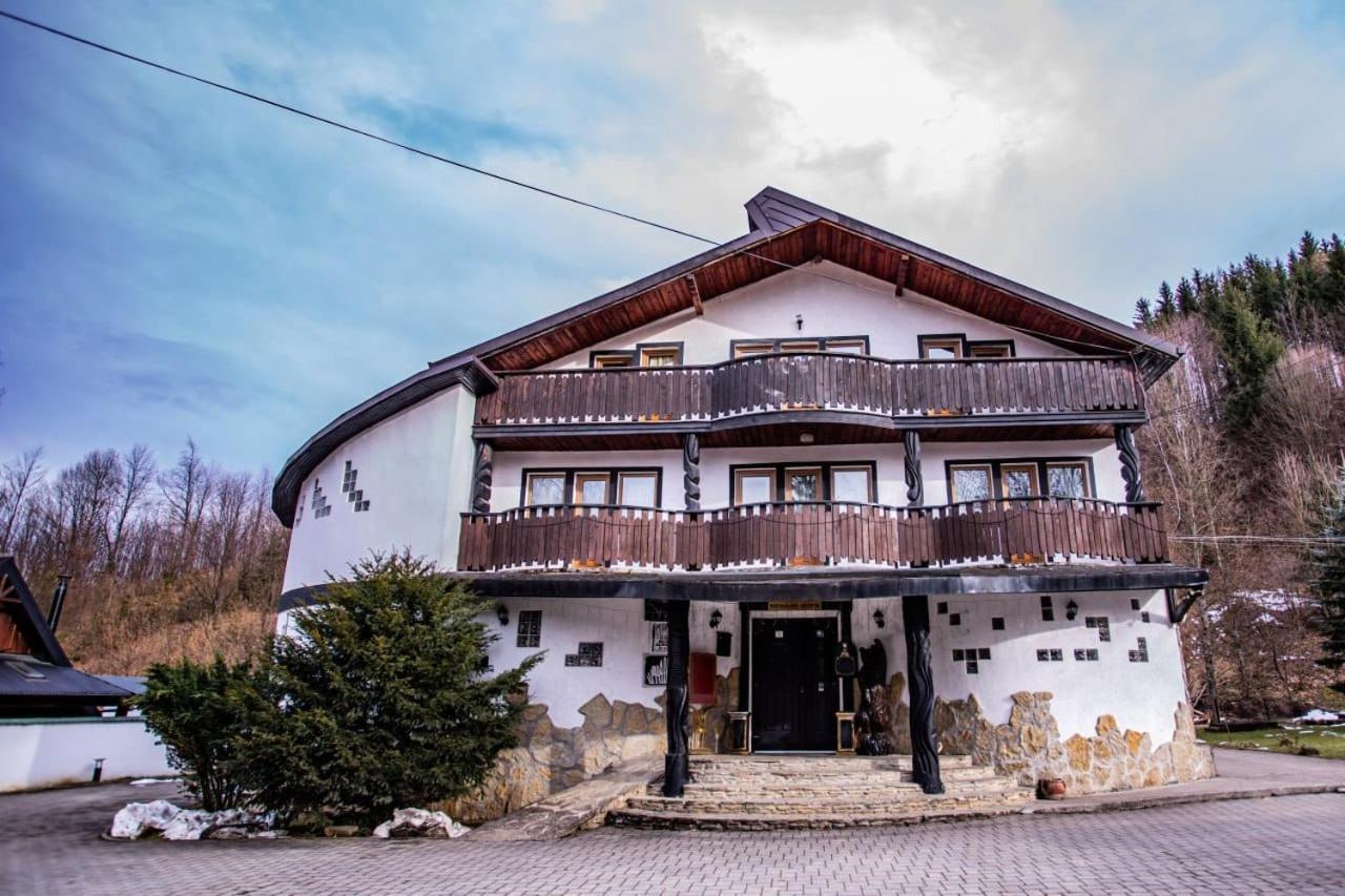 Casa Octavian Hotel Сучевица Екстериор снимка