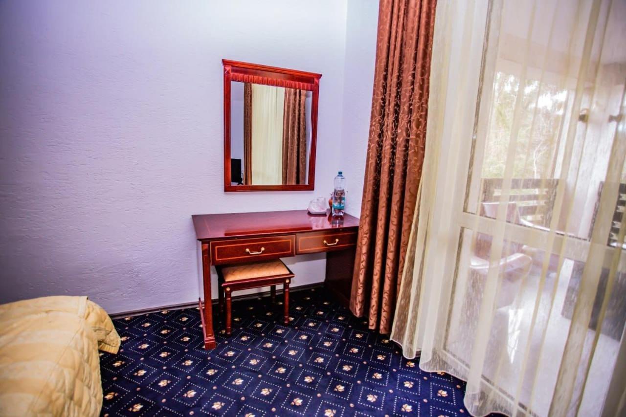 Casa Octavian Hotel Сучевица Екстериор снимка