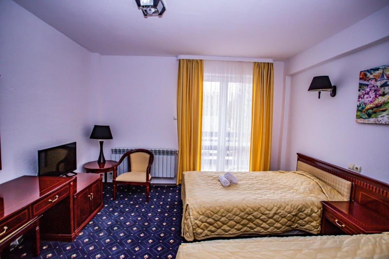 Casa Octavian Hotel Сучевица Екстериор снимка