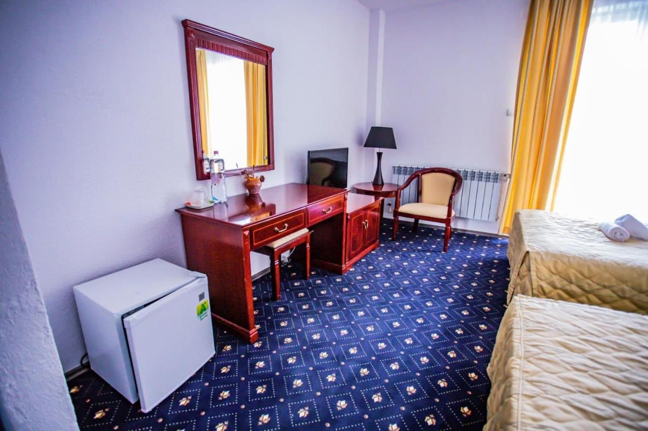 Casa Octavian Hotel Сучевица Екстериор снимка