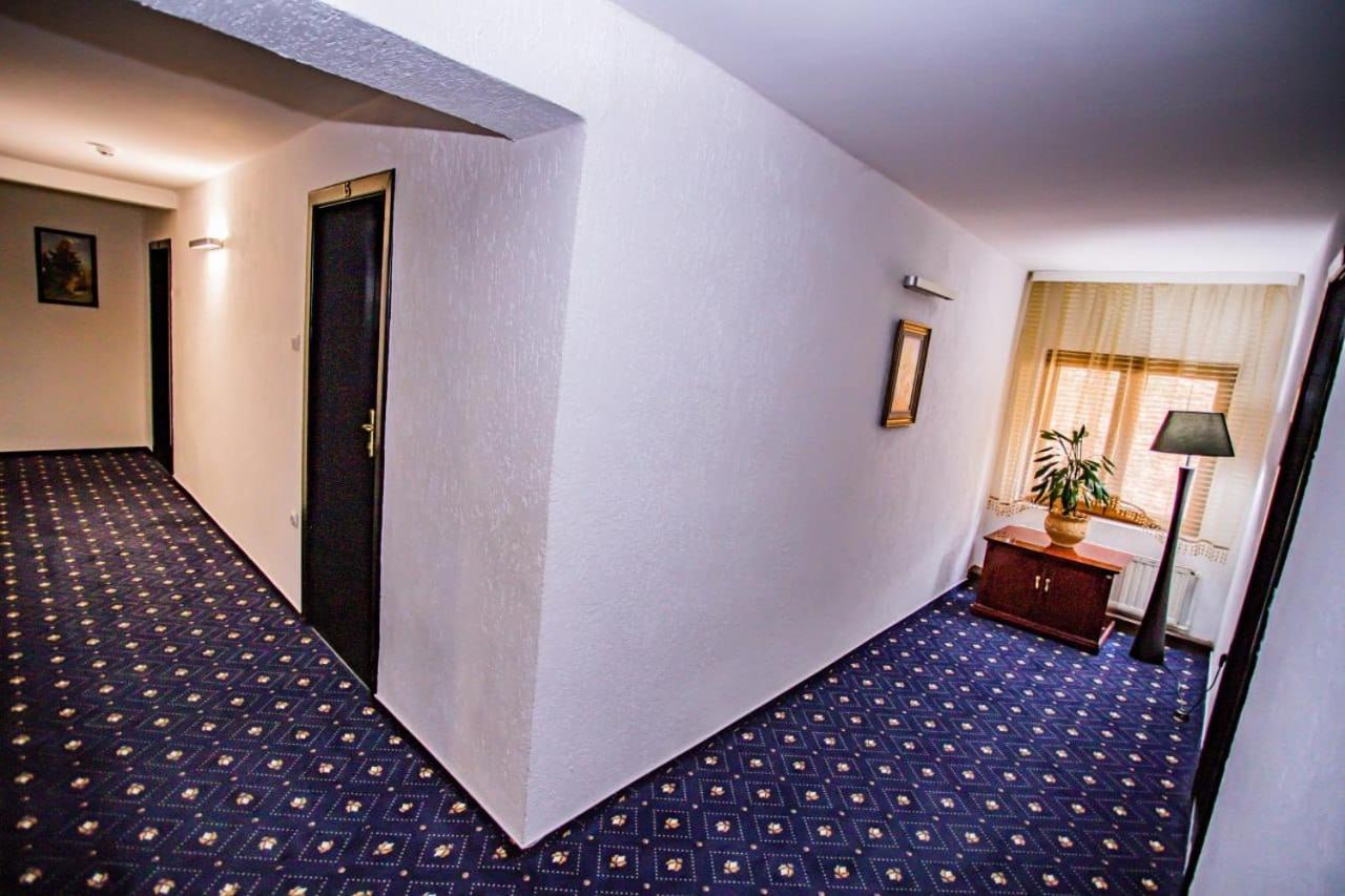 Casa Octavian Hotel Сучевица Екстериор снимка