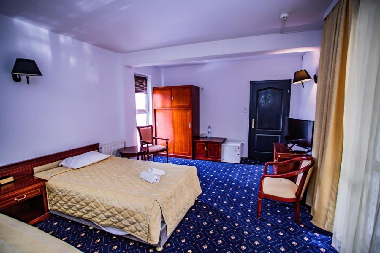 Casa Octavian Hotel Сучевица Екстериор снимка