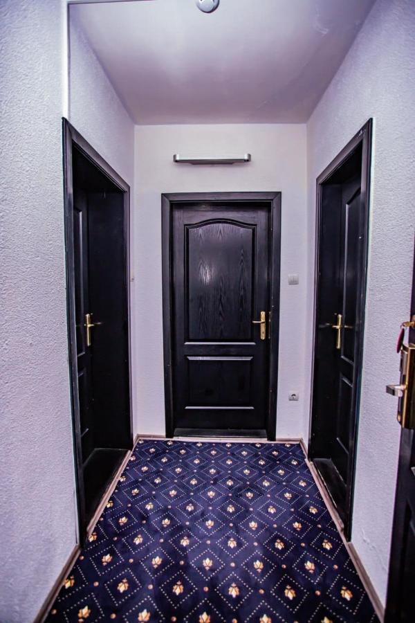 Casa Octavian Hotel Сучевица Екстериор снимка