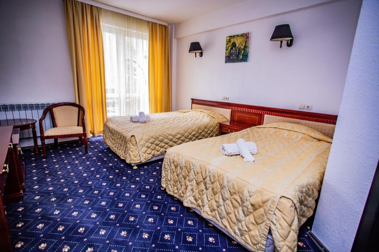 Casa Octavian Hotel Сучевица Екстериор снимка