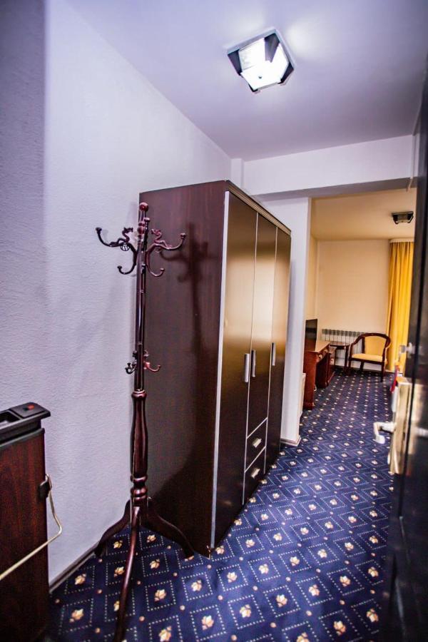 Casa Octavian Hotel Сучевица Екстериор снимка