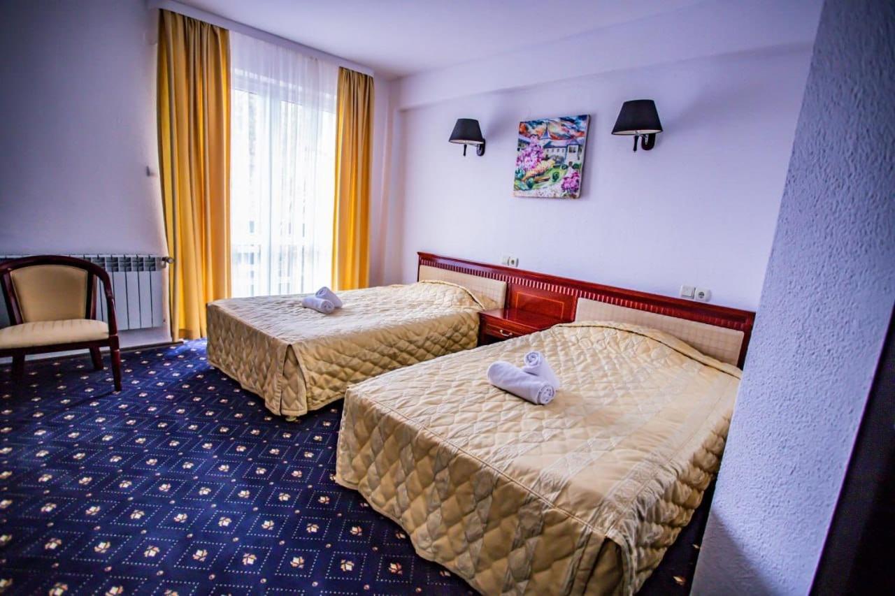 Casa Octavian Hotel Сучевица Екстериор снимка